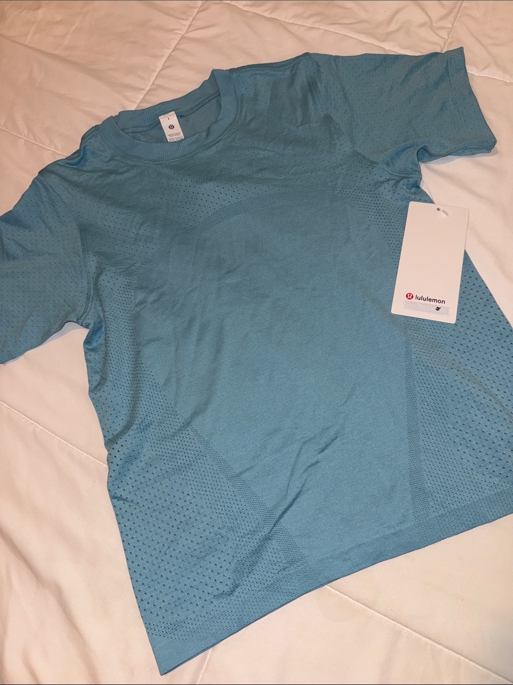 Lululemon Women’s Seafoam Swiftly Relaxed Short Sleeve. Size 2